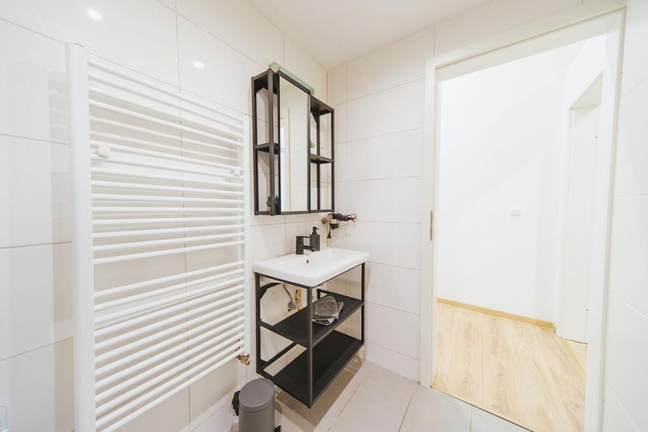 Apartment Central 10A 40Qm Wi-Fi Free Parking Calm Back House Dortmund Buitenkant foto